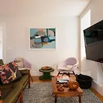Appartamento Bica Lux Secret Terrace 2-bedroom Lisbona