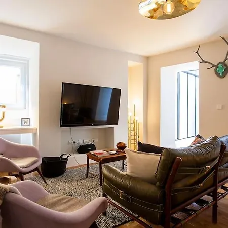 Bica Lux Secret Terrace 2-bedroom Apartment Lisbon