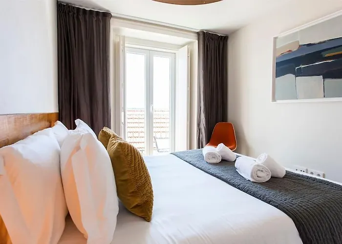 Bica Lux Secret Terrace 2-bedroom * Lisboa