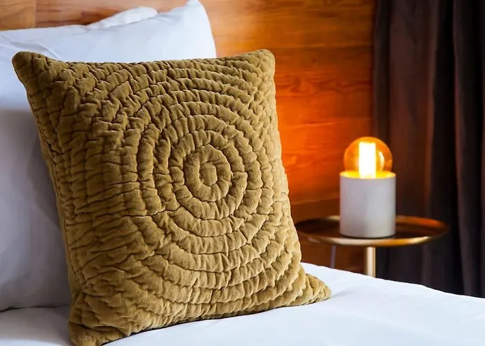 Bica Lux Secret Terrace 2-bedroom * Lisboa